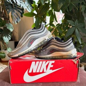 Nike Men's Black and Gray Air Max Sneakers